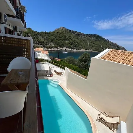 Vassilis Retreat Asos