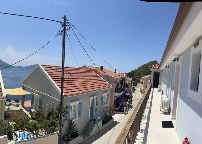 Vassilis Retreat Асос