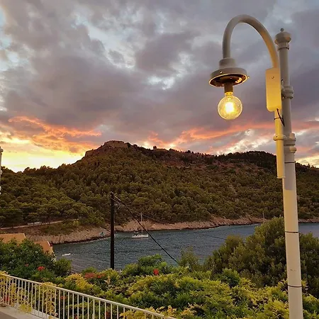 Vassilis Retreat ゲストハウス 3*